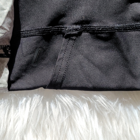 Lululemon Pace Rival Skirt Shorts Chirakasu Alpine White and Chirasu Black 8 - Picture 12 of 12